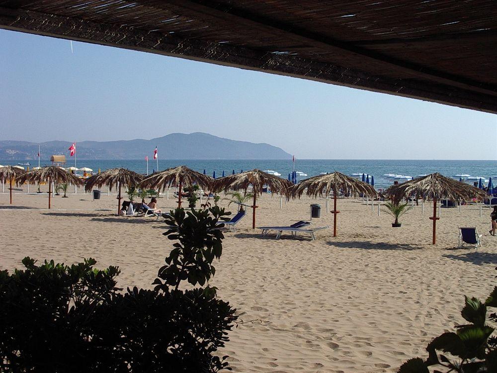 Hotel Baia Del Sole Paestum Exterior foto
