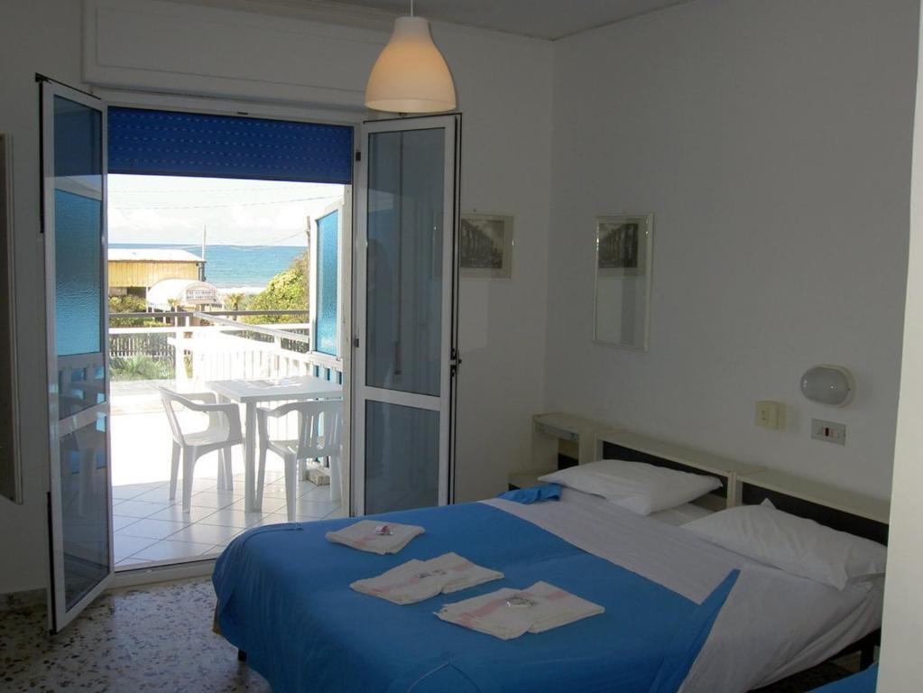 Hotel Baia Del Sole Paestum Habitación foto